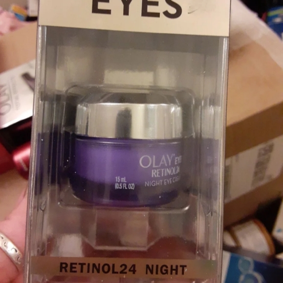 Olay face products bundle - Picture 8 of 11